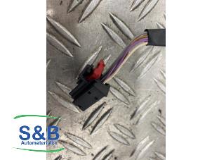 Gebruikte Buitenspiegel rechts Volkswagen Touran (1T1/T2) 2.0 FSI 16V Prijs € 30,00 Margeregeling aangeboden door Schaap & Bron