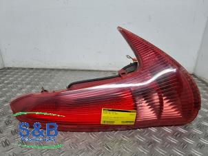 Gebruikte Achterlicht rechts Peugeot 206 SW (2E/K) 1.6 16V LPG Prijs € 29,99 Margeregeling aangeboden door Schaap & Bron