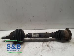 Gebruikte Aandrijfas links-voor Volkswagen Bora (1J2) Prijs € 90,00 Margeregeling aangeboden door Schaap & Bron