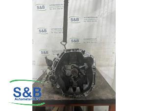 Gebruikte Versnellingsbak Renault Clio III (BR/CR) 1.4 16V Prijs € 300,00 Margeregeling aangeboden door Schaap & Bron
