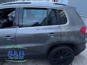 Gebruikte Portier 4Deurs links-achter Volkswagen Tiguan (5N1/2) 2.0 TSI 16V 4Motion Prijs € 350,00 Margeregeling aangeboden door Schaap & Bron