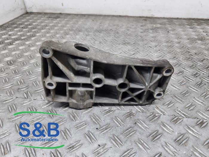 Gebruikte Dynamosteun boven Seat Arosa (6H1) 1.0 MPi Prijs € 27,00 Margeregeling aangeboden door Schaap & Bron