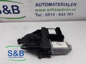 Gebruikte Portierruitmotor Volkswagen Caddy III (2KA,2KH,2CA,2CH) 1.9 TDI Prijs € 60,00 Margeregeling aangeboden door Schaap & Bron