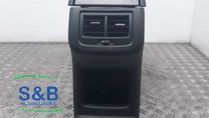 Gebruikte Armleuning Seat Ateca (5FPX) 1.5 TSI 16V 4Drive Prijs € 100,00 Margeregeling aangeboden door Schaap & Bron