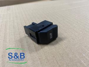 Nieuwe Schakelaar Elektrisch Raam Volkswagen Lupo (6X1) 1.4 16V 75 Prijs € 18,57 Inclusief btw aangeboden door Schaap & Bron