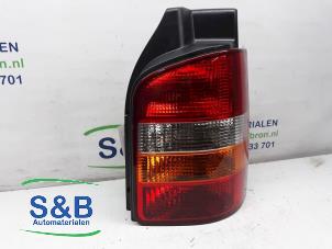 Gebruikte Achterlicht rechts Volkswagen Transporter T5 2.5 TDi 4Motion Prijs € 30,00 Margeregeling aangeboden door Schaap & Bron