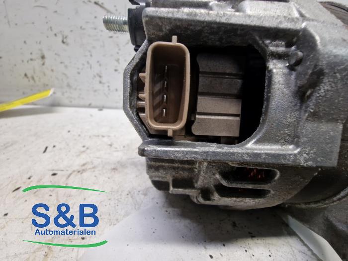 Dynamo van een Mitsubishi Outlander (GF/GG) 2.0 16V 4x2 2015