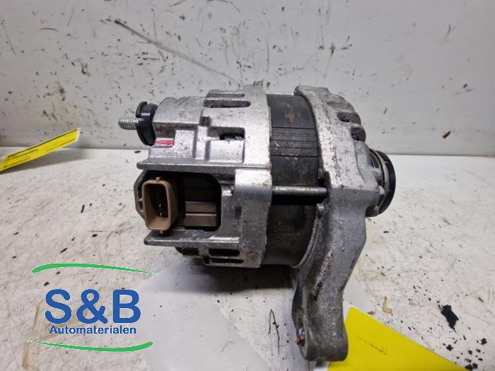 Dynamo van een Mitsubishi Outlander (GF/GG) 2.0 16V 4x2 2015