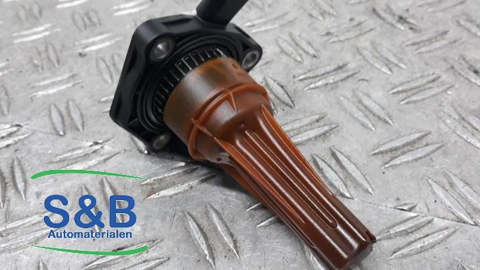 Gebruikte Oliepeil sensor Volkswagen Golf VIII Variant (GC5) 1.5 TGI 16V Prijs € 40,00 Margeregeling aangeboden door Schaap & Bron