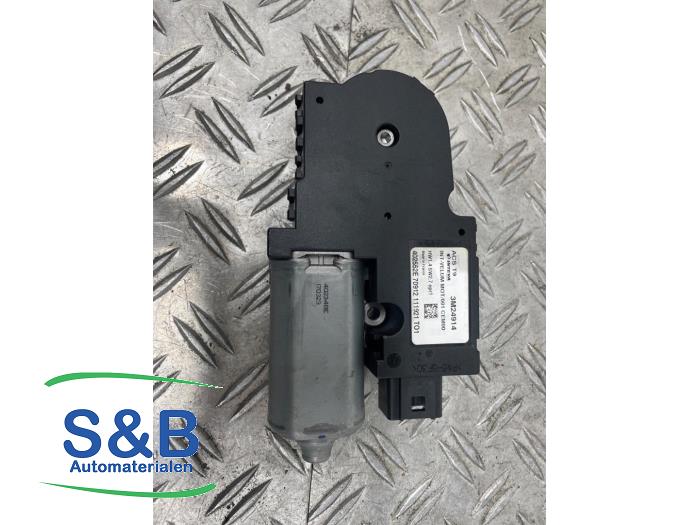 Schuifdak Motor van een Peugeot 308 SW (L4/L9/LC/LJ/LR) 1.6 BlueHDi 120 2017