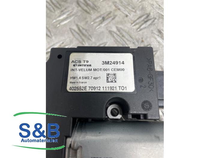 Schuifdak Motor van een Peugeot 308 SW (L4/L9/LC/LJ/LR) 1.6 BlueHDi 120 2017