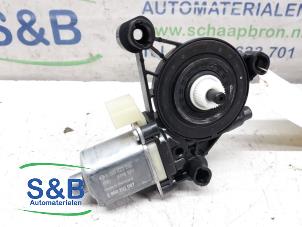 Gebruikte Portierruitmotor Volkswagen T-Roc I 1.5 TSI Evo BMT 16V Prijs € 20,00 Margeregeling aangeboden door Schaap & Bron