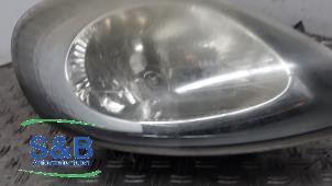 Gebruikte Koplamp rechts Renault Trafic New (FL) 2.5 dCi 16V 135 Prijs € 20,00 Margeregeling aangeboden door Schaap & Bron