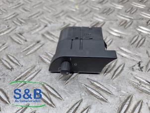 Gebruikte Schakelaar Audi A4 Avant (B7) 1.8 T 20V Prijs € 20,00 Margeregeling aangeboden door Schaap & Bron