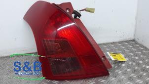 Gebruikte Achterlicht links Suzuki Swift (ZA/ZC/ZD1/2/3/9) 1.3 VVT 16V Prijs € 35,00 Margeregeling aangeboden door Schaap & Bron