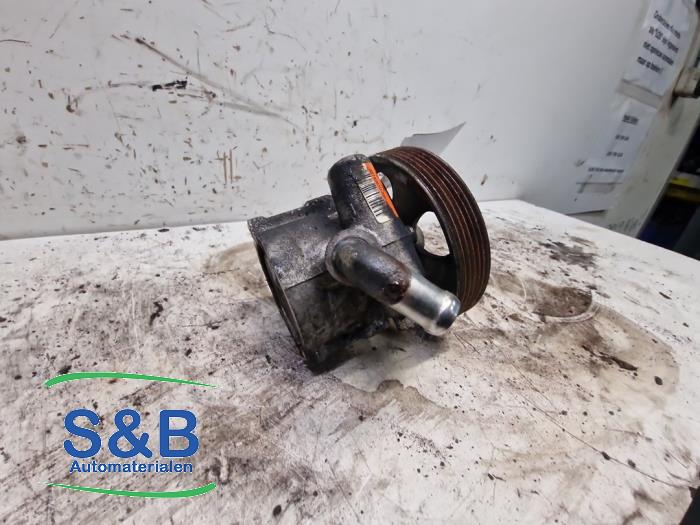 Stuurbekrachtiging Pomp van een Peugeot Bipper (AA) 1.4 HDi 2009