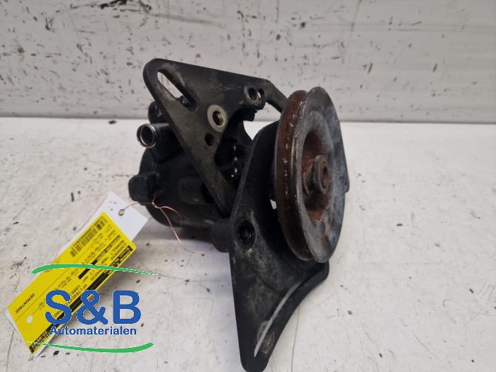 Gebruikte Pomp Servo Renault Trafic I FL (TXW/P/V) 2.2 Prijs € 80,00 Margeregeling aangeboden door Schaap & Bron
