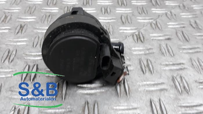 Gebruikte Waterpomp Volkswagen Caddy IV 2.0 TDI 75 Prijs € 50,00 Margeregeling aangeboden door Schaap & Bron