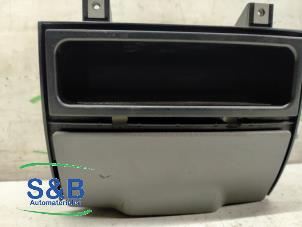 Gebruikte Bekerhouder Volkswagen Crafter 2.5 TDI 30/35/50 Prijs € 30,00 Margeregeling aangeboden door Schaap & Bron