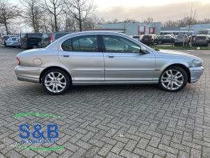 Gebruikte Portier 4Deurs rechts-voor Jaguar X-type 2.1 V6 24V Prijs € 200,00 Margeregeling aangeboden door Schaap & Bron