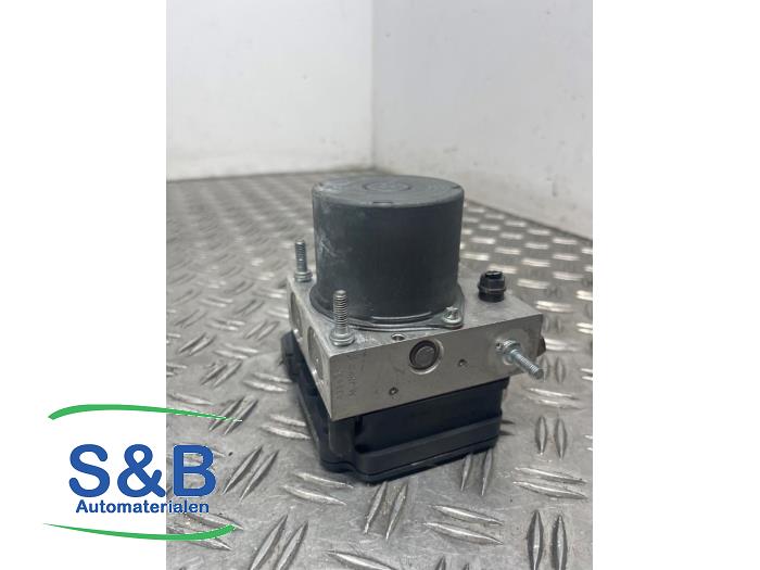 Gebruikte ABS Pomp Volkswagen Polo IV (9N1/2/3) 1.4 16V Prijs € 125,00 Margeregeling aangeboden door Schaap & Bron