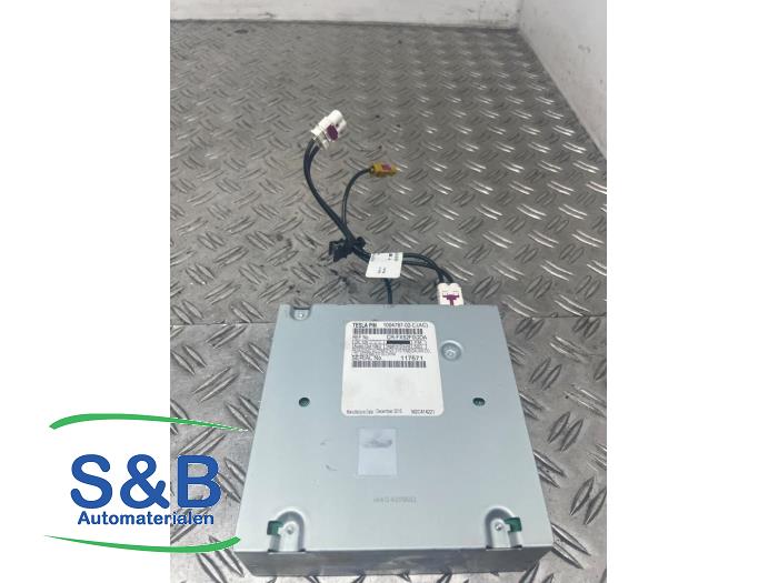 Gebruikte Radio module Tesla Model S 70 Prijs € 272,50 Margeregeling aangeboden door Schaap & Bron