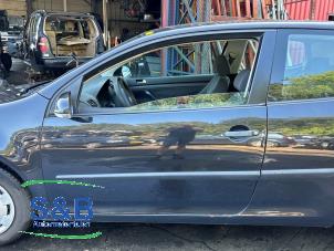 Gebruikte Portier 2Deurs links Volkswagen Golf V (1K1) 1.9 TDI Prijs € 65,00 Margeregeling aangeboden door Schaap & Bron