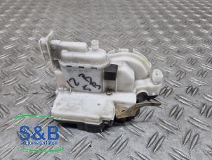 Gebruikte Deurslot Mechaniek 4Deurs links-voor Volkswagen Polo III Classic (6KV2) 1.6i 100 Prijs € 30,00 Margeregeling aangeboden door Schaap & Bron