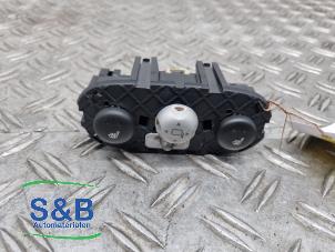 Gebruikte Schakelaar Stoelverwarming BMW Mini One/Cooper (R50) 1.6 16V Cooper Prijs € 25,00 Margeregeling aangeboden door Schaap & Bron