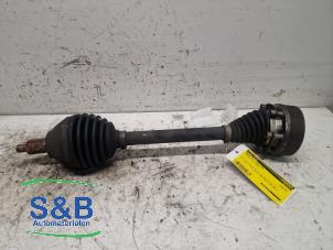 Gebruikte Aandrijfas links-voor Volkswagen Polo VI (AW1) 1.6 TDI 16V 95 Prijs € 175,00 Margeregeling aangeboden door Schaap & Bron