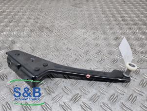 Gebruikte Schuifdeurrol rechts Ford Transit Connect (PJ2) 1.5 TDCi ECOnetic Prijs € 39,99 Margeregeling aangeboden door Schaap & Bron