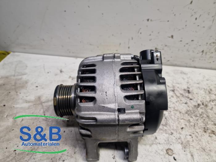 Dynamo van een Opel Corsa F (UB/UH/UP) 1.2 12V 75 2022