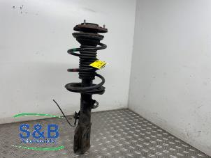 Gebruikte Schokdemper links-voor Toyota Avensis Wagon (T25/B1E) 2.0 16V VVT-i D4 Prijs € 55,00 Margeregeling aangeboden door Schaap & Bron