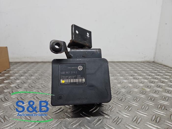Gebruikte ABS Pomp Volkswagen Polo IV (9N1/2/3) 1.4 16V Prijs € 75,00 Margeregeling aangeboden door Schaap & Bron