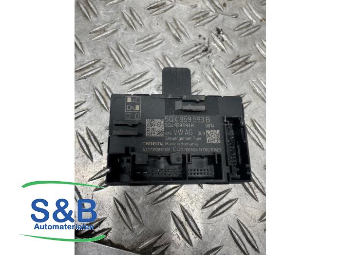 Central electronic module van een Seat Leon (5FB) 1.6 TDI Ecomotive 16V 2014