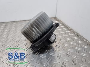 Gebruikte Chaufage Ventilatiemotor Toyota Avensis Wagon (T25/B1E) 2.0 16V VVT-i D4 Prijs € 33,99 Margeregeling aangeboden door Schaap & Bron