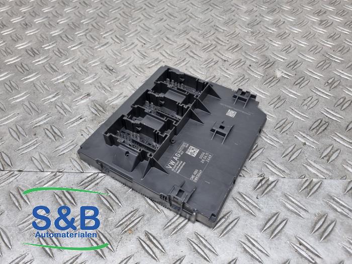 Boordcomputer van een Volkswagen Passat Variant (365) 1.6 TDI 16V Bluemotion 2011