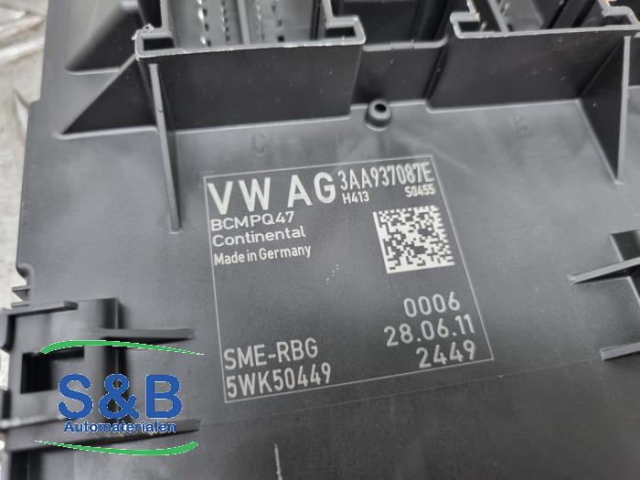 Boordcomputer van een Volkswagen Passat Variant (365) 1.6 TDI 16V Bluemotion 2011