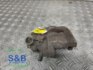 Gebruikte Remklauw (Tang) links-achter Mazda 3 (BK12) 1.6i 16V Prijs € 29,00 Margeregeling aangeboden door Schaap & Bron