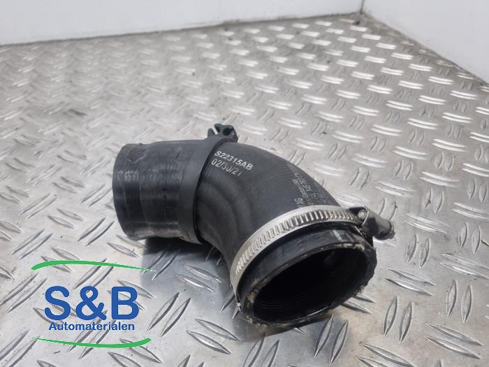 Gebruikte Intercooler Buis Volkswagen Transporter/Caravelle T6 2.0 TDI 150 Prijs € 24,99 Margeregeling aangeboden door Schaap & Bron