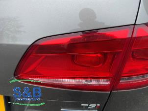 Gebruikte Achterlicht rechts Volkswagen Passat Variant (365) 1.4 TSI 16V Prijs € 29,99 Margeregeling aangeboden door Schaap & Bron