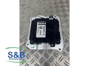 Gebruikte Deur module Tesla Model X 90D Prijs € 120,00 Margeregeling aangeboden door Schaap & Bron