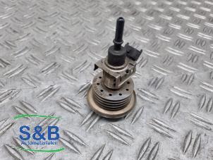 Gebruikte Injector adblue Mercedes Vito (447.6) 2.2 119 CDI 16V BlueTEC 4x4 Prijs € 69,99 Margeregeling aangeboden door Schaap & Bron