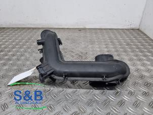 Gebruikte Luchtinlaat slang Skoda Fabia III (NJ3) 1.0 TSI 12V Prijs € 39,99 Margeregeling aangeboden door Schaap & Bron
