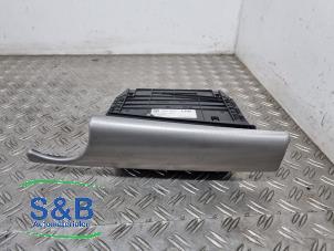 Gebruikte Dashboardkastje Mini Clubman (R55) 1.6 16V Cooper Prijs € 49,99 Margeregeling aangeboden door Schaap & Bron