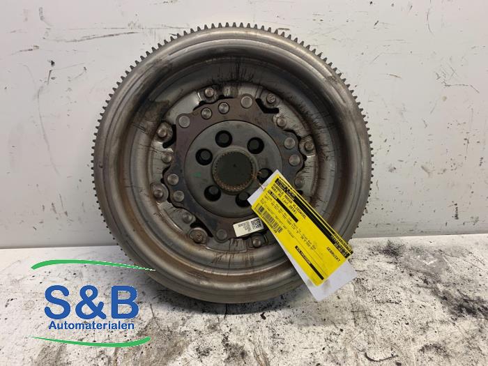 Gebruikte Dubbele massa vliegwiel Audi A3 (8V1/8VK) 2.0 TDI 16V Prijs € 100,00 Margeregeling aangeboden door Schaap & Bron
