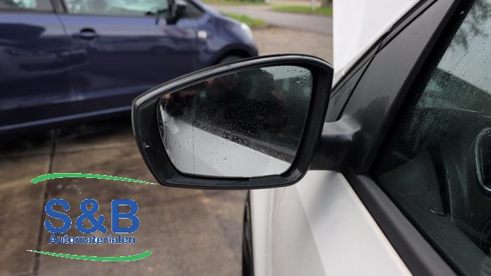 Buitenspiegel links van een Volkswagen Polo V (6R) 1.2 TDI 12V BlueMotion 2012