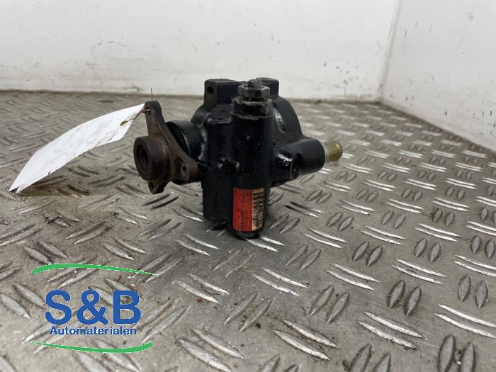 Gebruikte Servopomp Renault Megane (BA) 1.4 16V Prijs € 35,00 Margeregeling aangeboden door Schaap & Bron