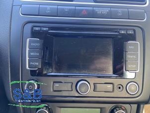 Gebruikte Radio CD Speler Volkswagen Polo V (6R) 1.2 TDI 12V BlueMotion Prijs € 74,99 Margeregeling aangeboden door Schaap & Bron