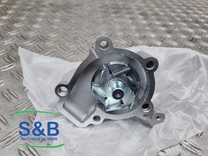 Gebruikte Waterpomp Kia Cee'd (EDB5) 2.0 CVVT 16V Prijs € 54,45 Inclusief btw aangeboden door Schaap & Bron